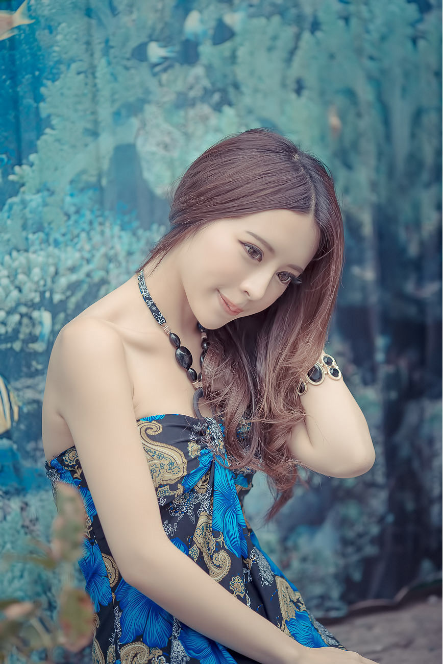 [台湾美女] 超跑女神大眼正妹张齐郡 - 炫彩外拍 写真图片[67](第40页)