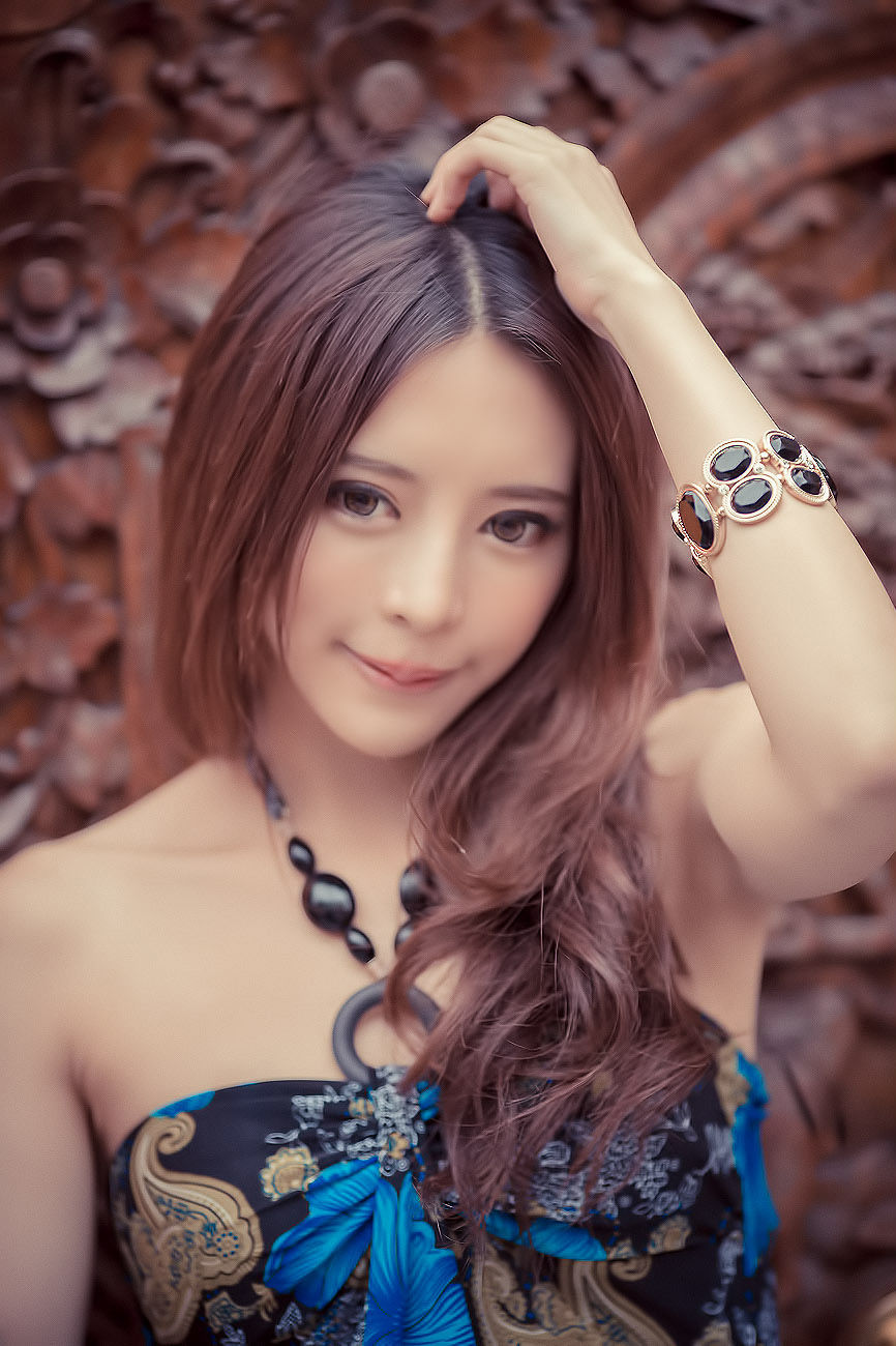 [台湾美女] 超跑女神大眼正妹张齐郡 - 炫彩外拍 写真图片[67](第43页)
