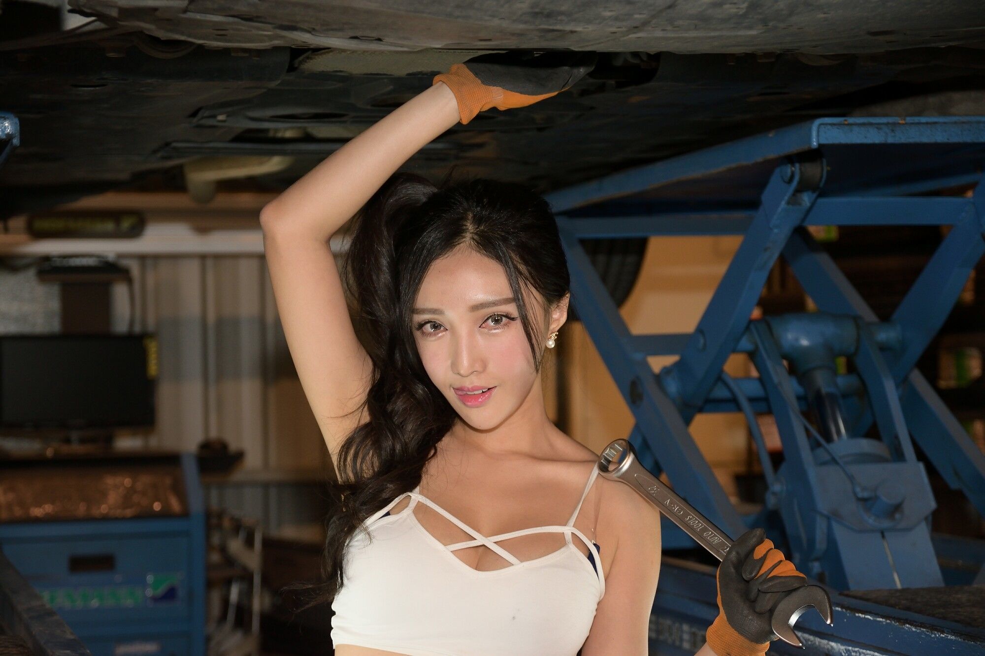 [台湾正妹] 赵芸syuan - 美颜的汽车修理工 写真图片[80](第55页)