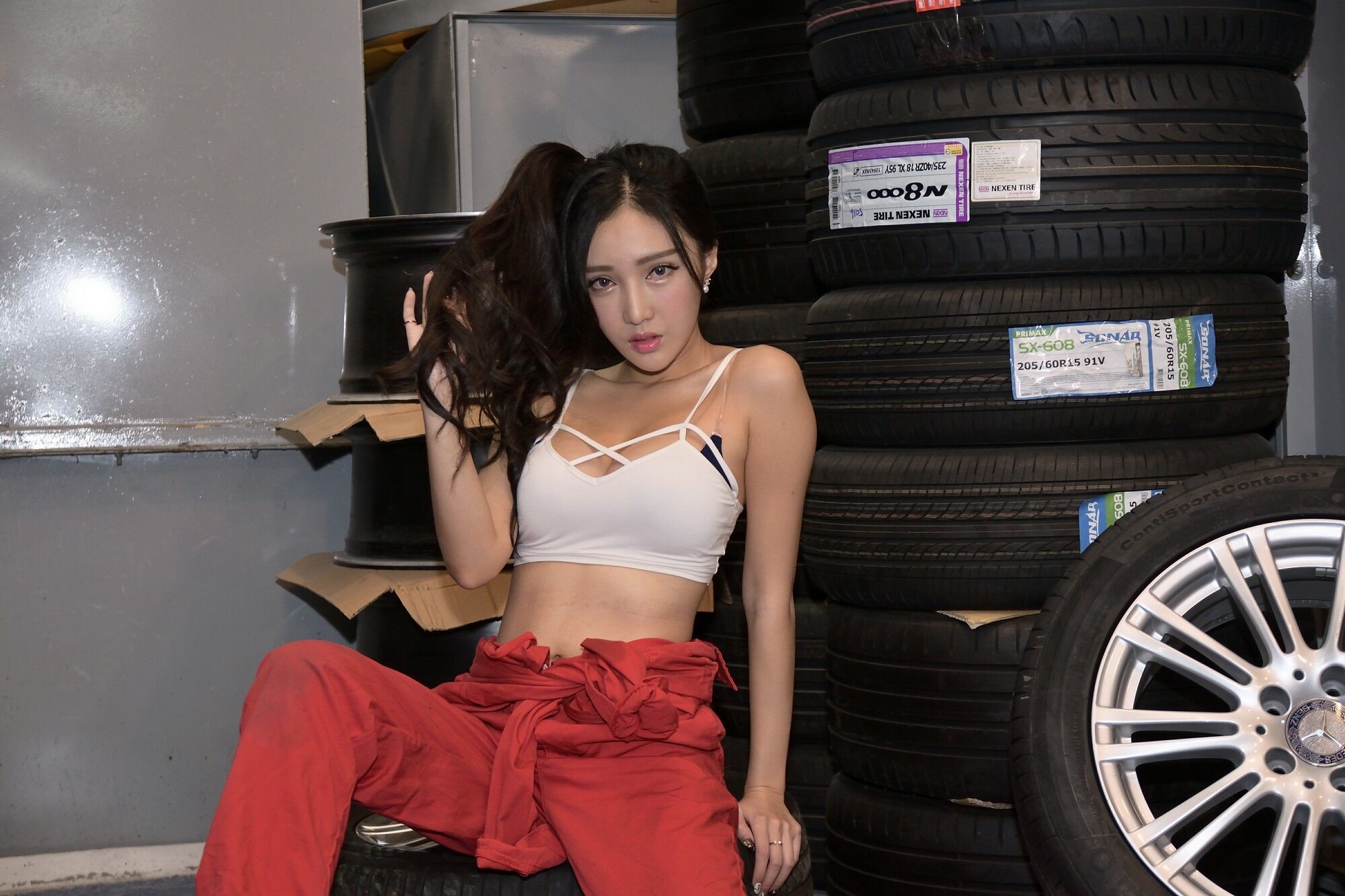 [台湾正妹] 赵芸syuan - 美颜的汽车修理工 写真图片[80](第59页)