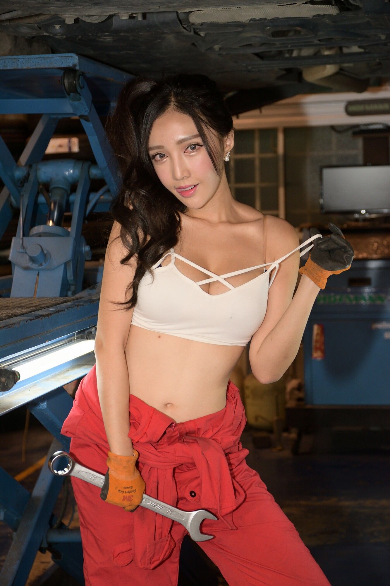 [台湾正妹] 赵芸syuan - 美颜的汽车修理工 写真图片[80](第66页)