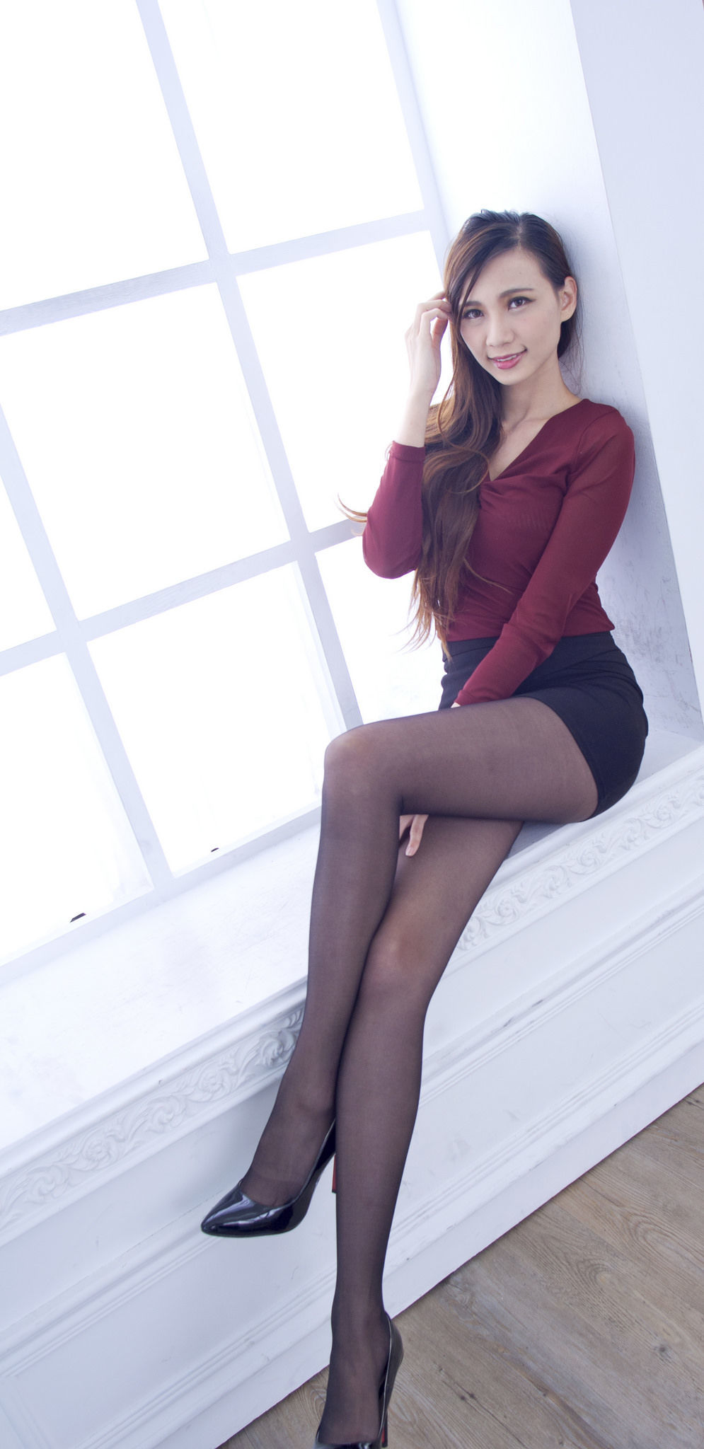 [台湾女神] 蔡译心 - 肉丝短裙+黑丝包臀裙 写真图片合集[82](第30页)