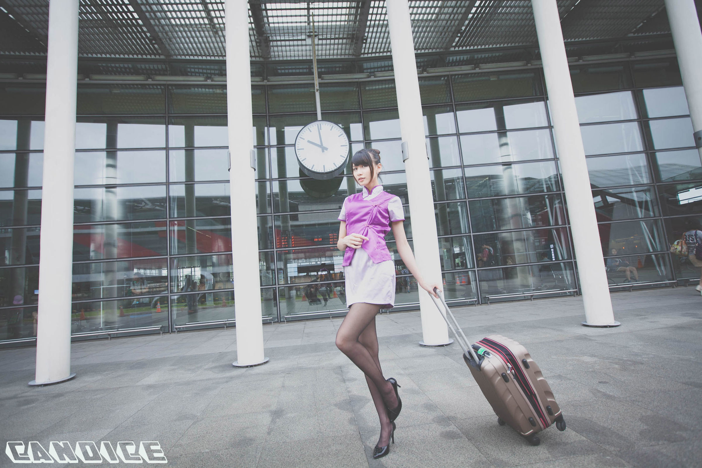 [台湾美女] 蔡译心 - 空姐黑丝街拍 写真套图[41](第21页)
