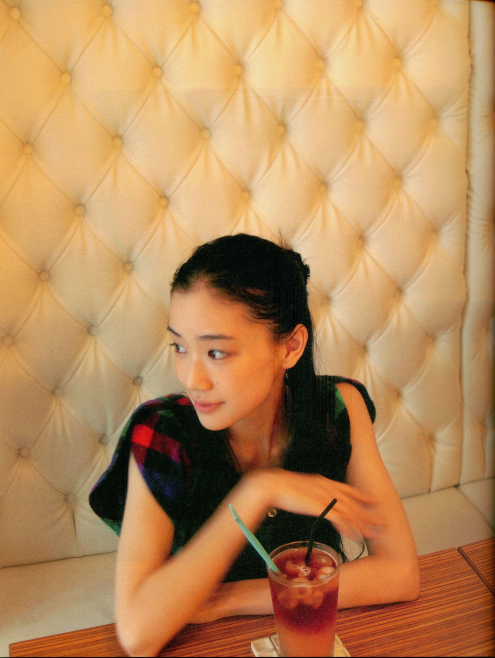 苍井优  - 『回転テーブルはむつかしい。』[120](第76页)