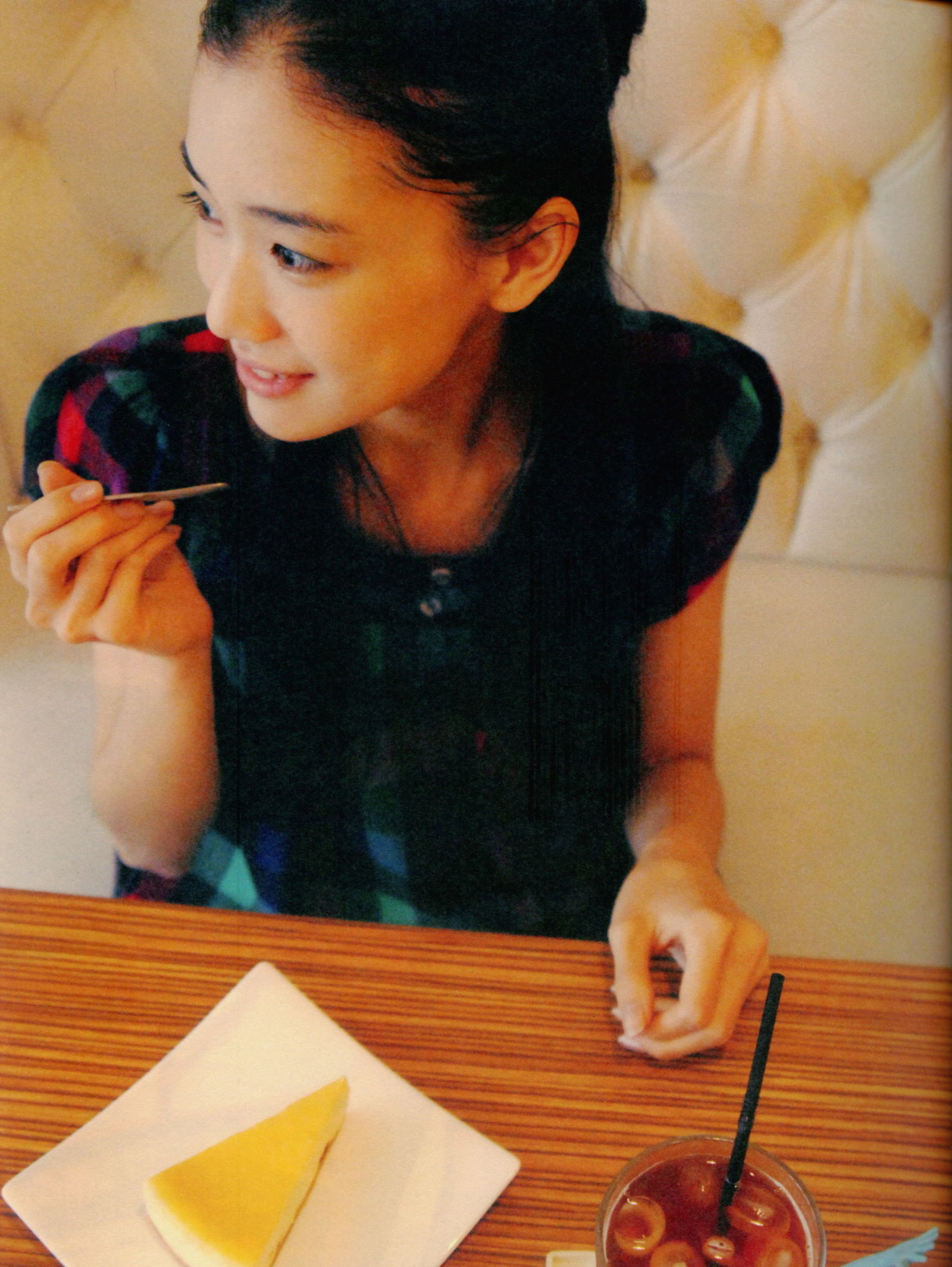 苍井优  - 『回転テーブルはむつかしい。』[120](第87页)