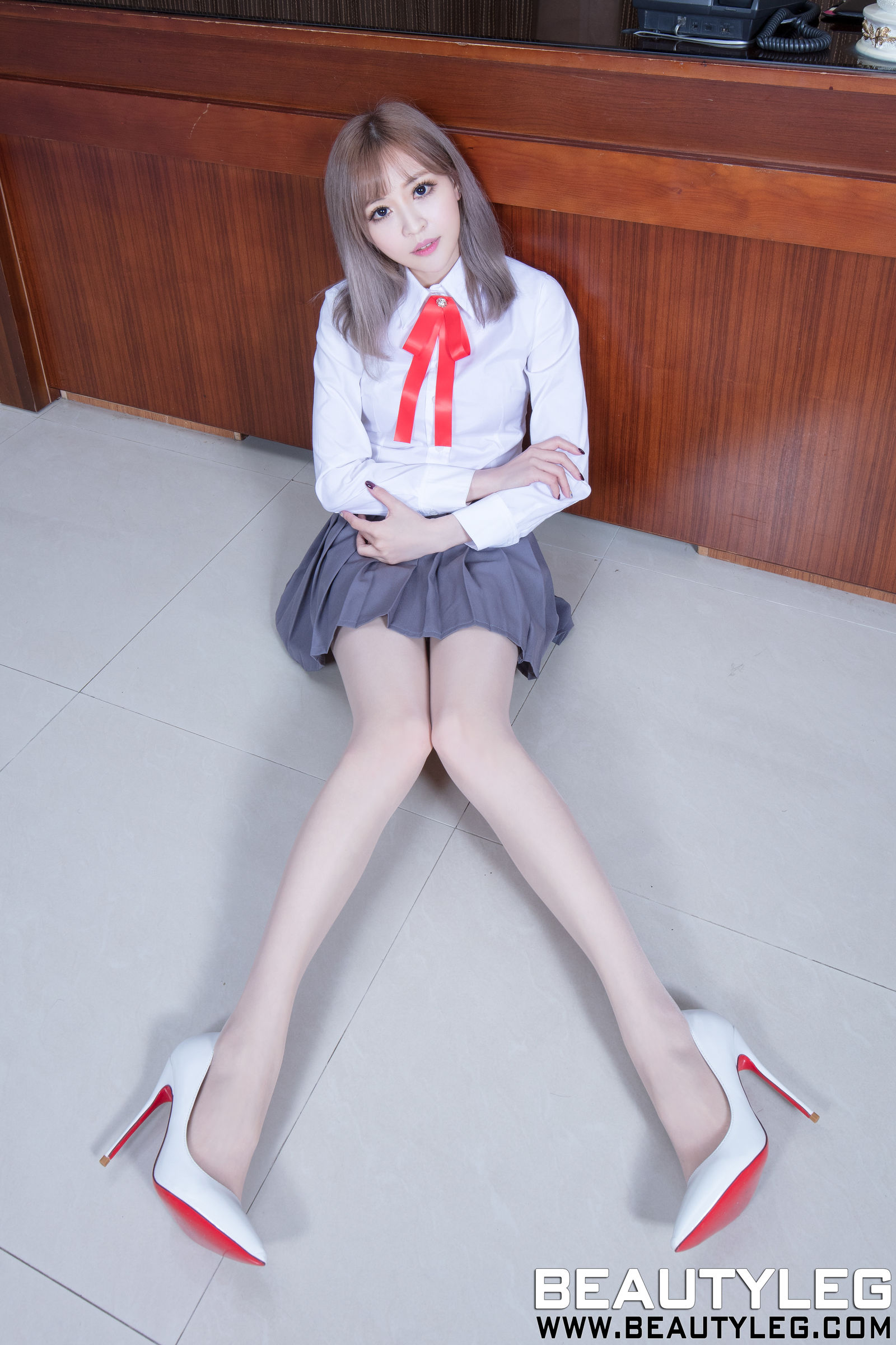 [Beautyleg] No.1521 腿模Lucy JK制服+黑丝包臀裙美腿写真[40](第39页)