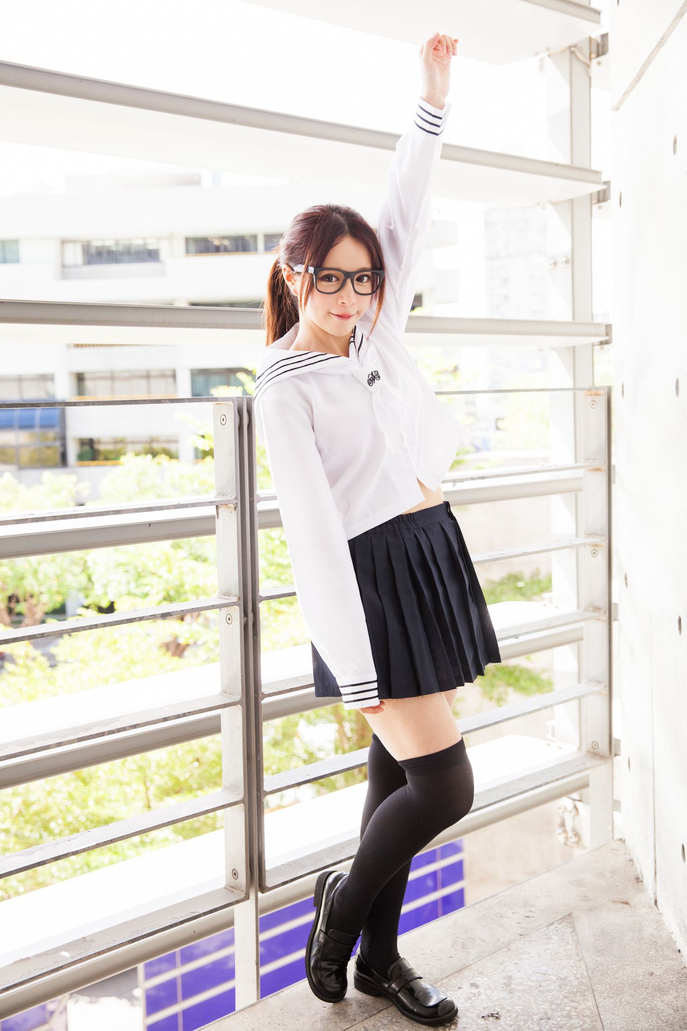 台湾妹子张齐郡JULIE - 水手服学生装外拍套图[92](第47页)