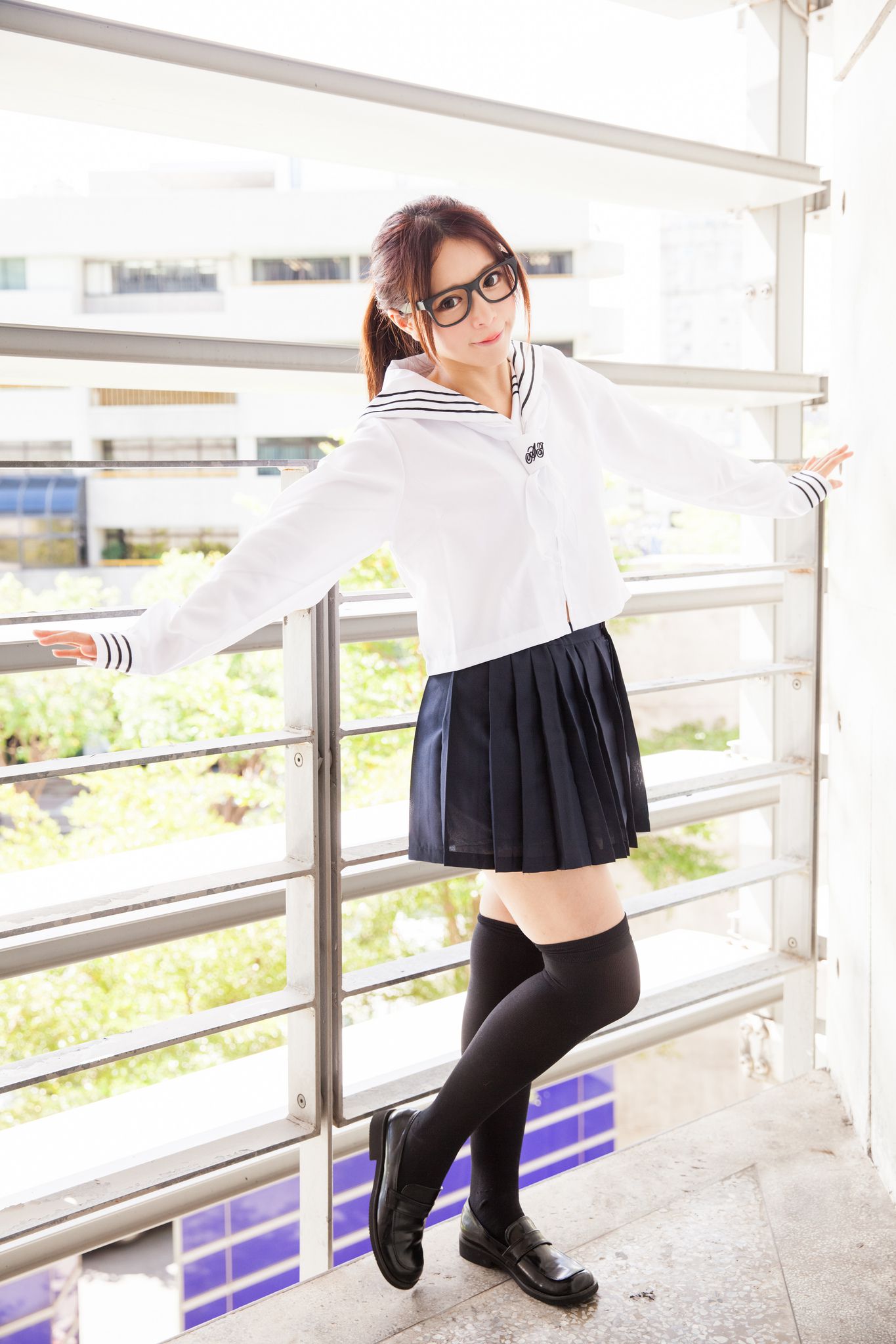 台湾妹子张齐郡JULIE - 水手服学生装外拍套图[92](第52页)