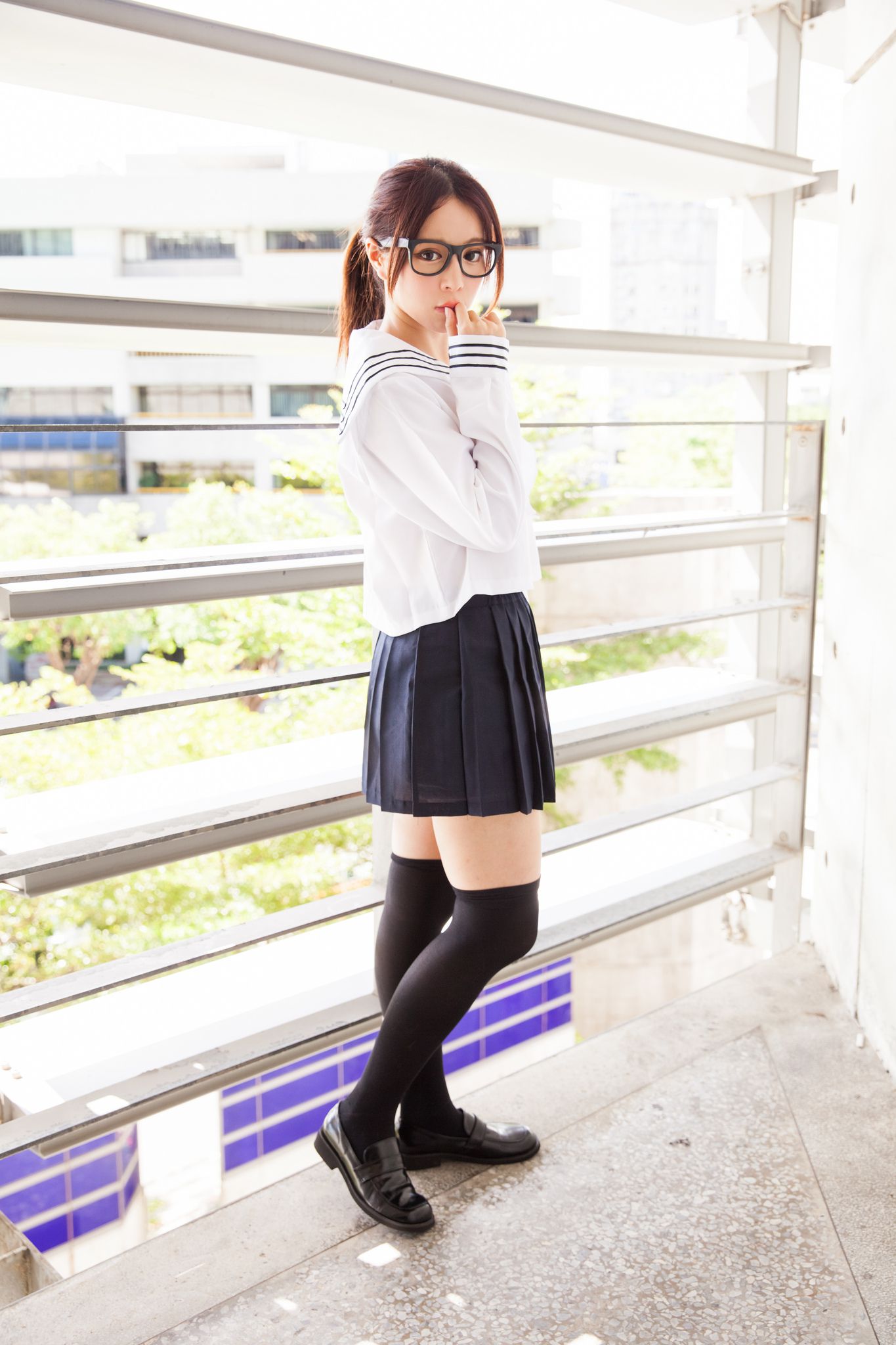 台湾妹子张齐郡JULIE - 水手服学生装外拍套图[92](第58页)