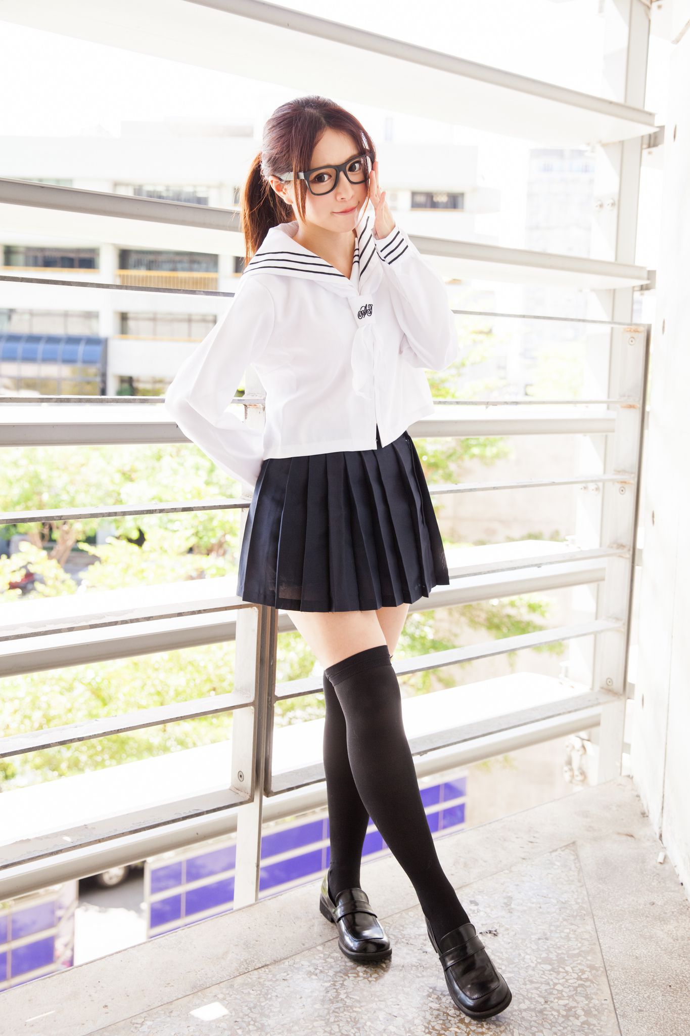 台湾妹子张齐郡JULIE - 水手服学生装外拍套图[92](第61页)