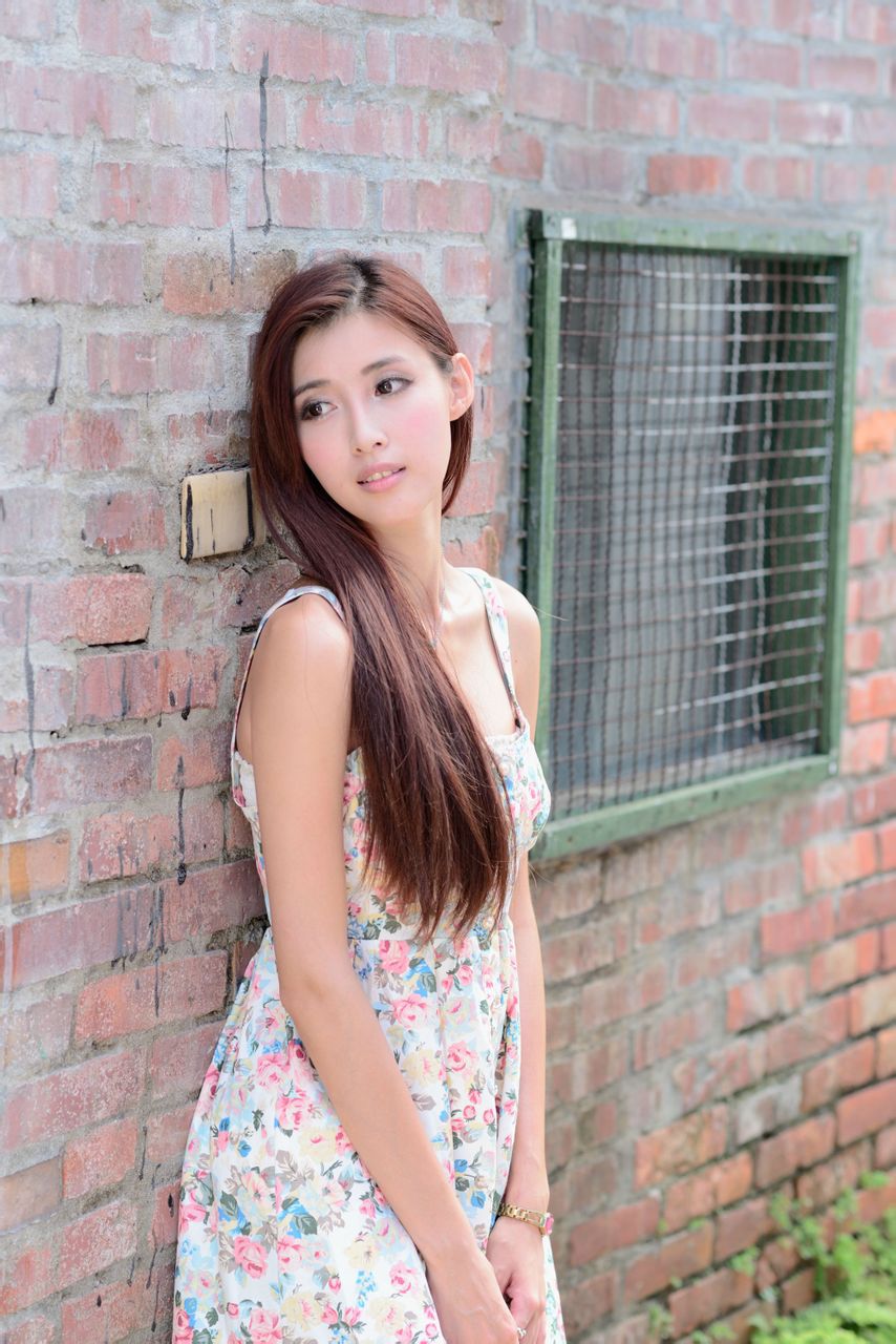 连衣裙美女kila廖挺伶户外唯美写真[39](第20页)