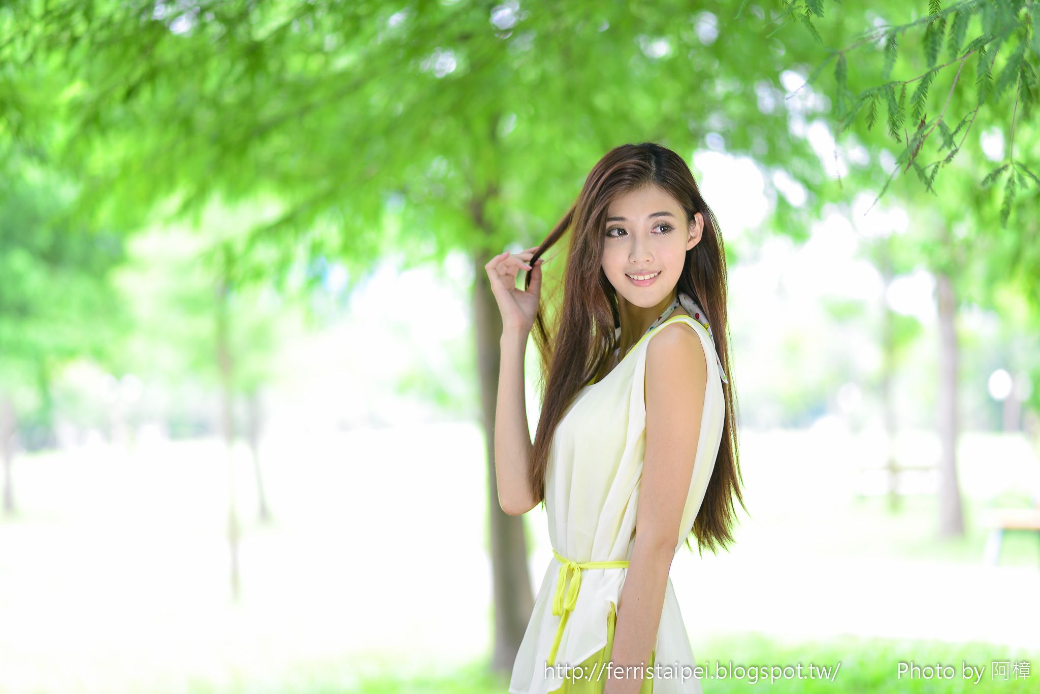 台湾清纯美女Kila晶晶 - 超高清郊外唯美写真套图[149](第99页)