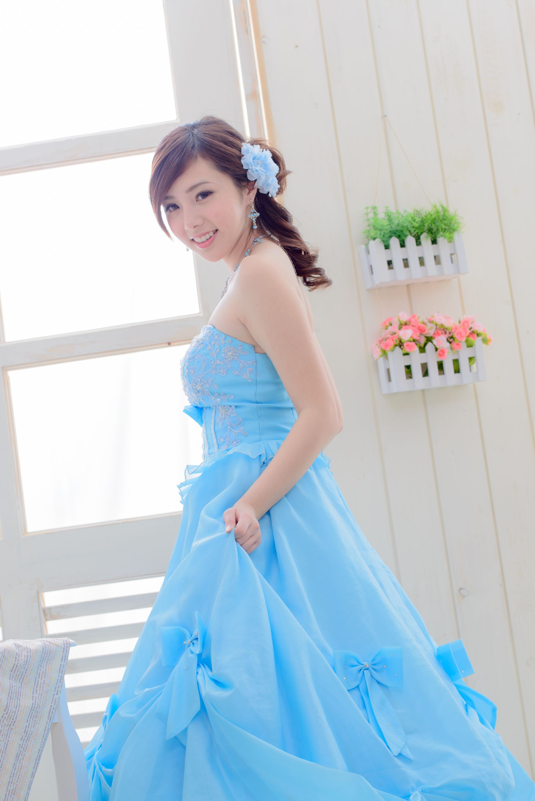 [婚纱美女] 陈思颖 - 蓝白婚纱影集套图[70](第28页)