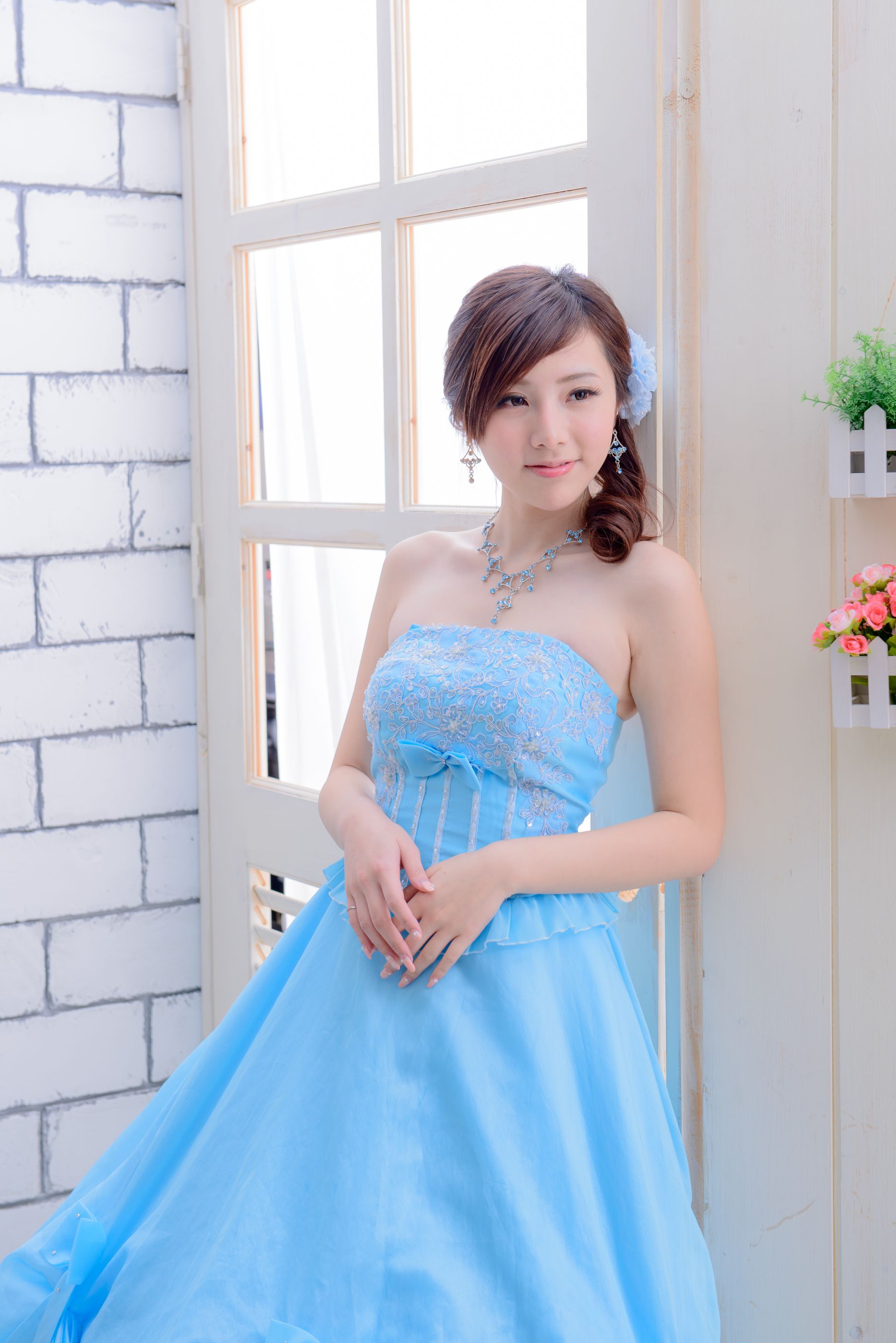 [婚纱美女] 陈思颖 - 蓝白婚纱影集套图[70](第29页)
