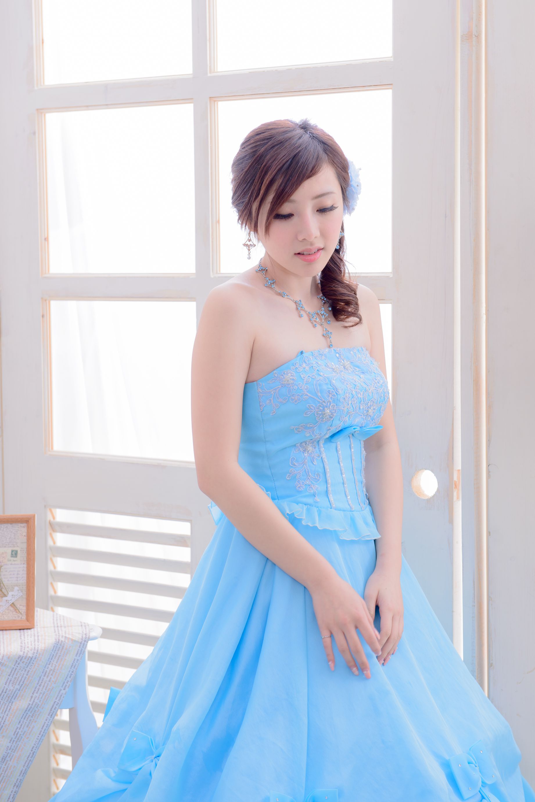 [婚纱美女] 陈思颖 - 蓝白婚纱影集套图[70](第32页)