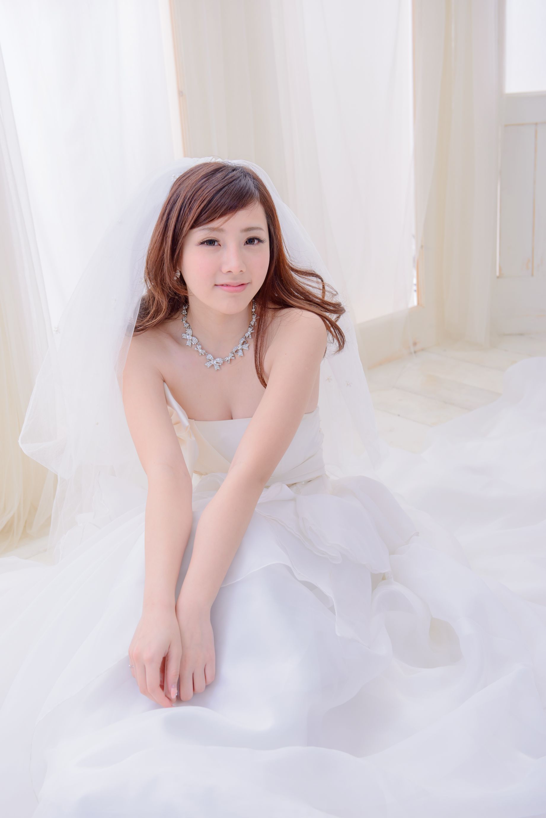 [婚纱美女] 陈思颖 - 蓝白婚纱影集套图[70](第38页)