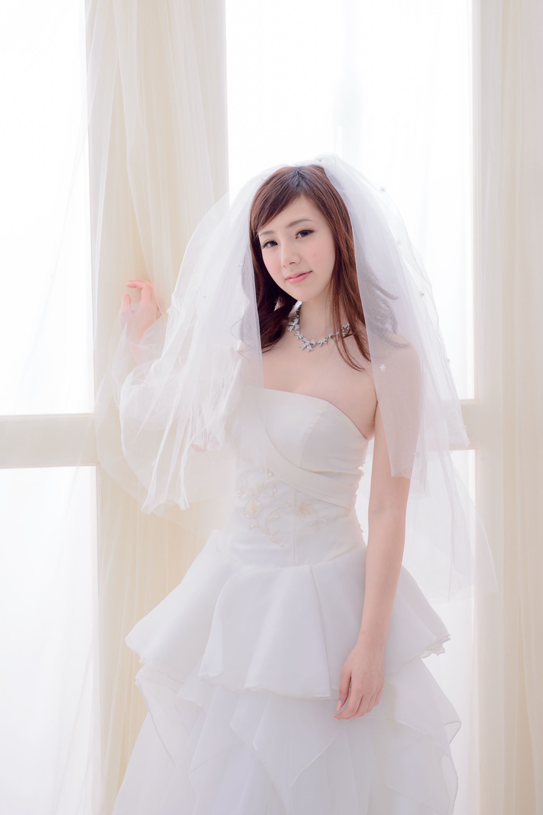 [婚纱美女] 陈思颖 - 蓝白婚纱影集套图[70](第51页)