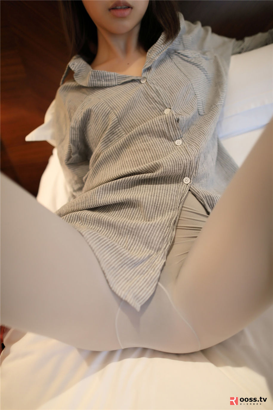 ROSI写真 丝袜萝莉翘臀美腿床上性感写真(第28页)