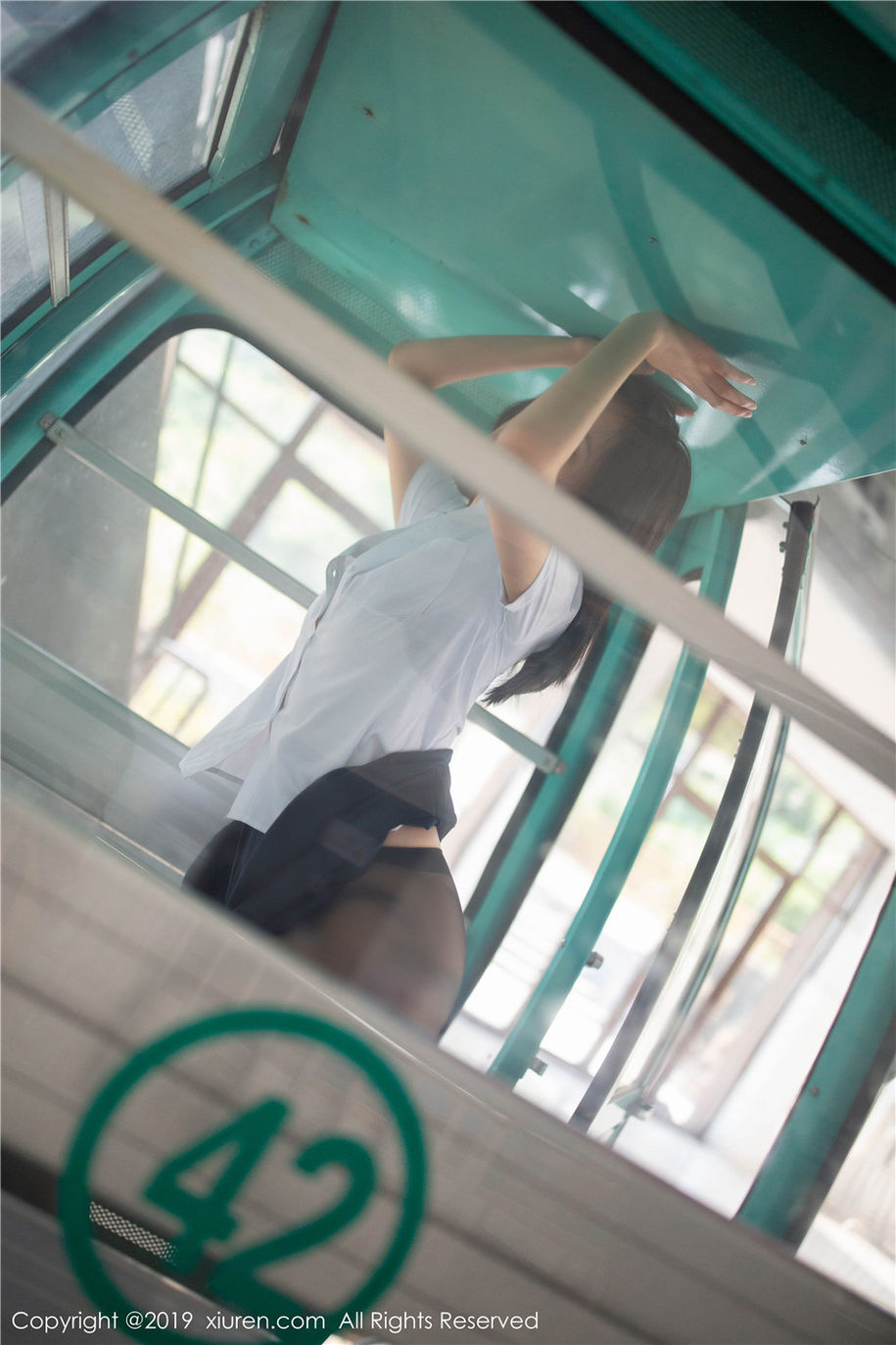 气质美女阿朱制服丝袜酥胸诱惑写真(第37页)