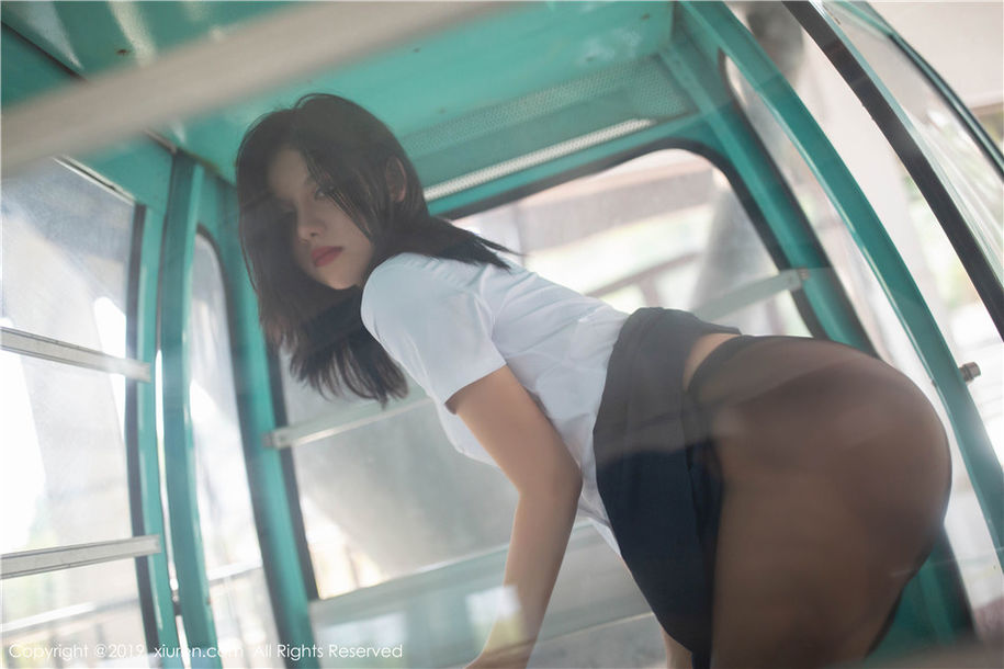 气质美女阿朱制服丝袜酥胸诱惑写真(第39页)
