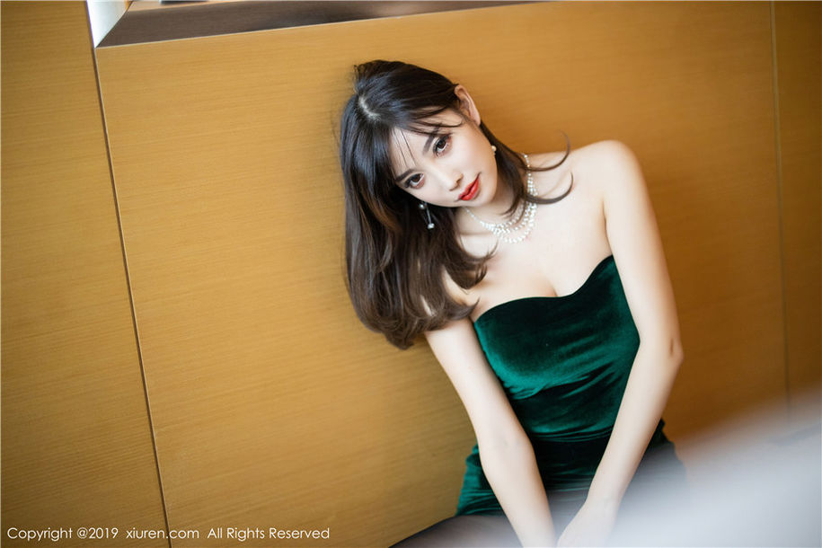 惊艳美女杨晨晨sugar低胸装超短裙黑丝性感写真(第73页)