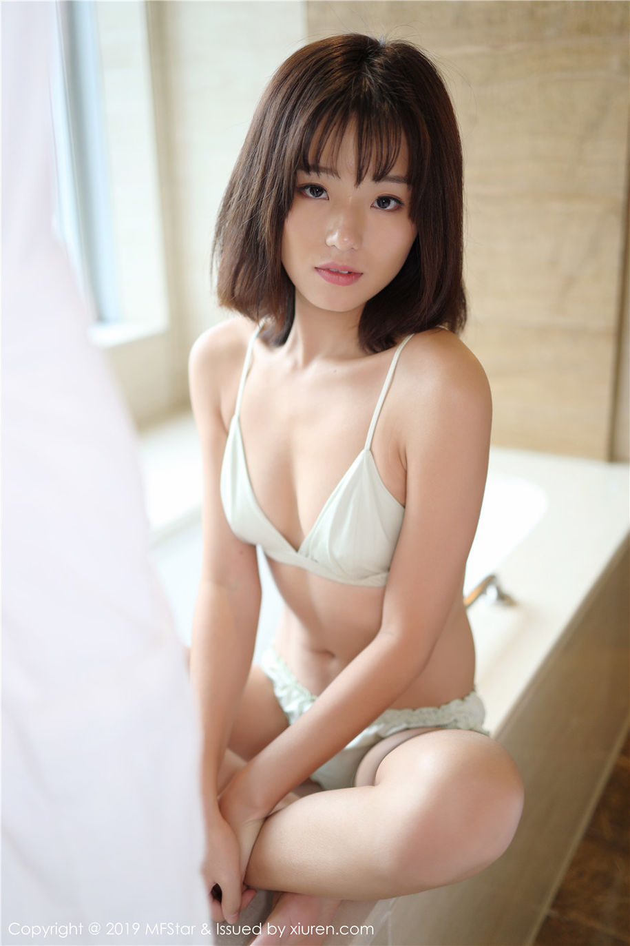 00后美女Baileys 香儿内衣人体浴室大尺度写真(第24页)