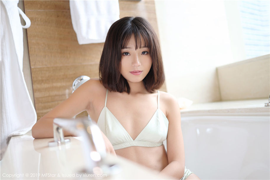 00后美女Baileys 香儿内衣人体浴室大尺度写真(第34页)