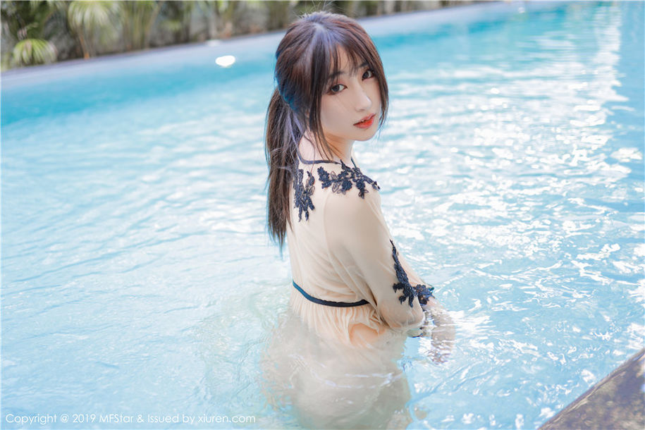 气质美女Betty林子欣美乳长腿湿身诱惑写真(第32页)