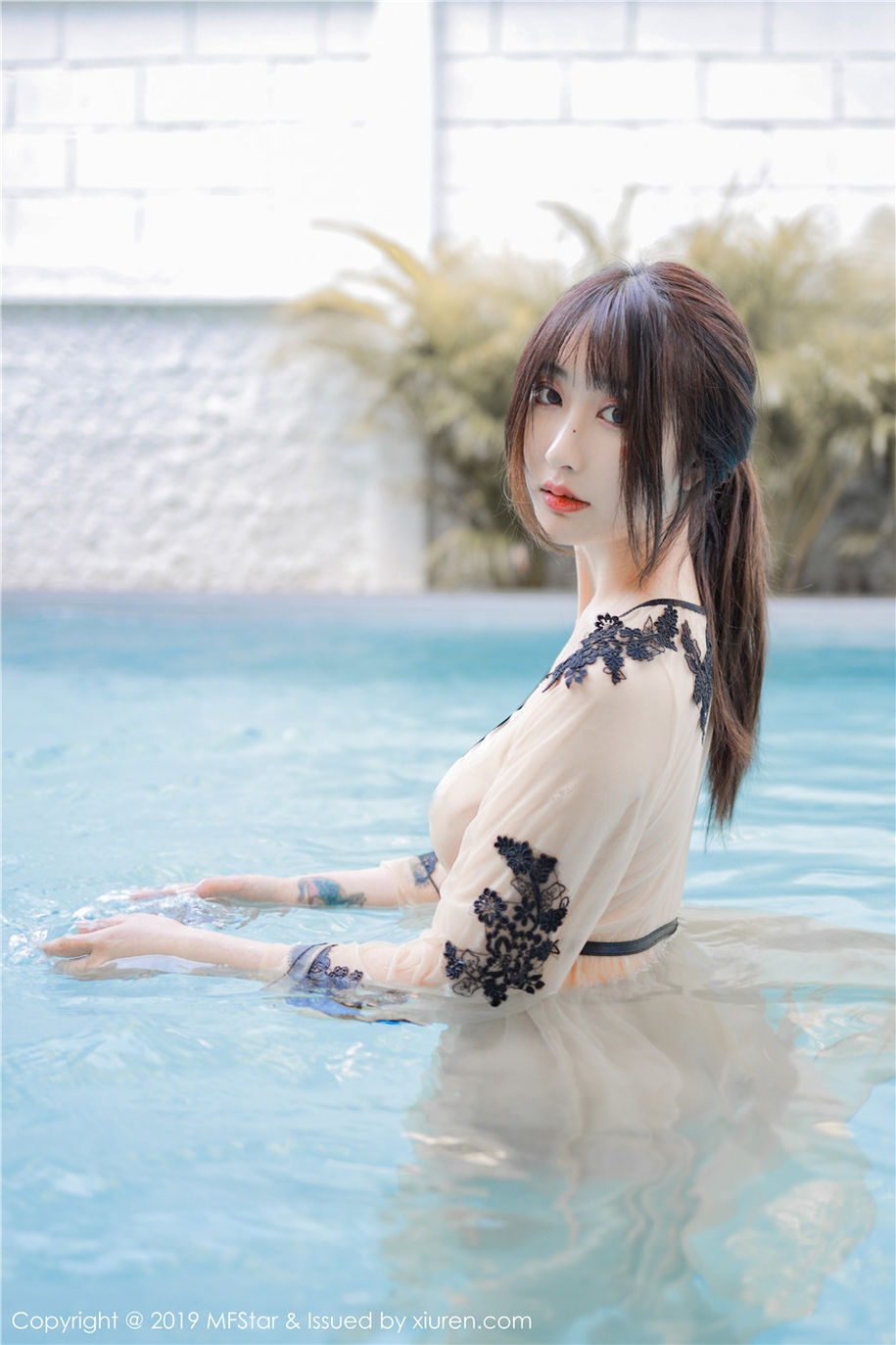 气质美女Betty林子欣美乳长腿湿身诱惑写真(第41页)