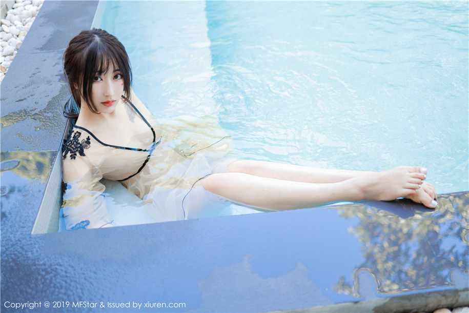 气质美女Betty林子欣美乳长腿湿身诱惑写真(第51页)
