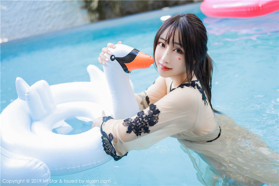 气质美女Betty林子欣美乳长腿湿身诱惑写真(第55页)
