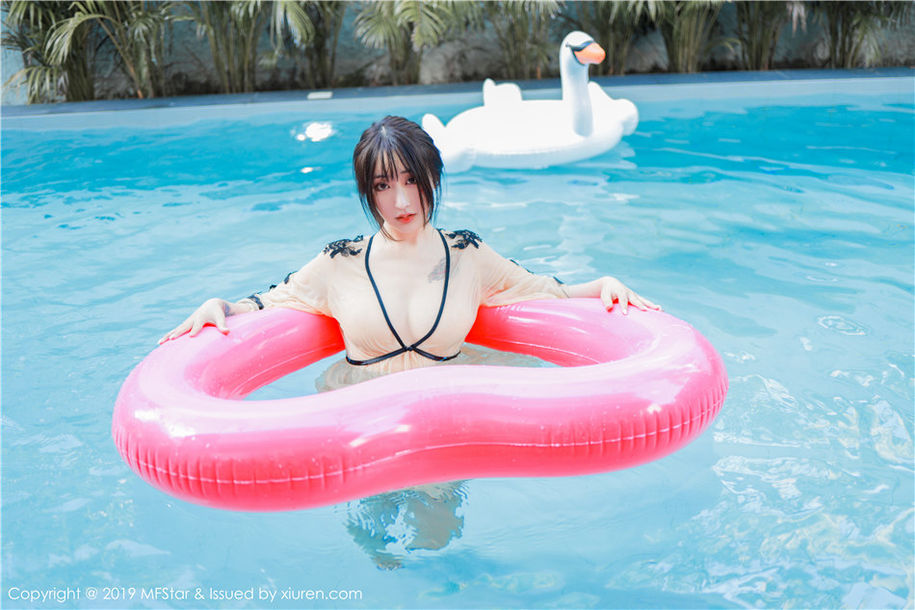 气质美女Betty林子欣美乳长腿湿身诱惑写真(第60页)