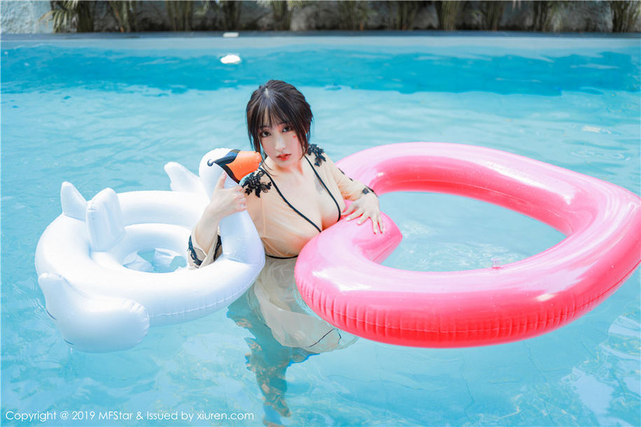 气质美女Betty林子欣美乳长腿湿身诱惑写真(第61页)