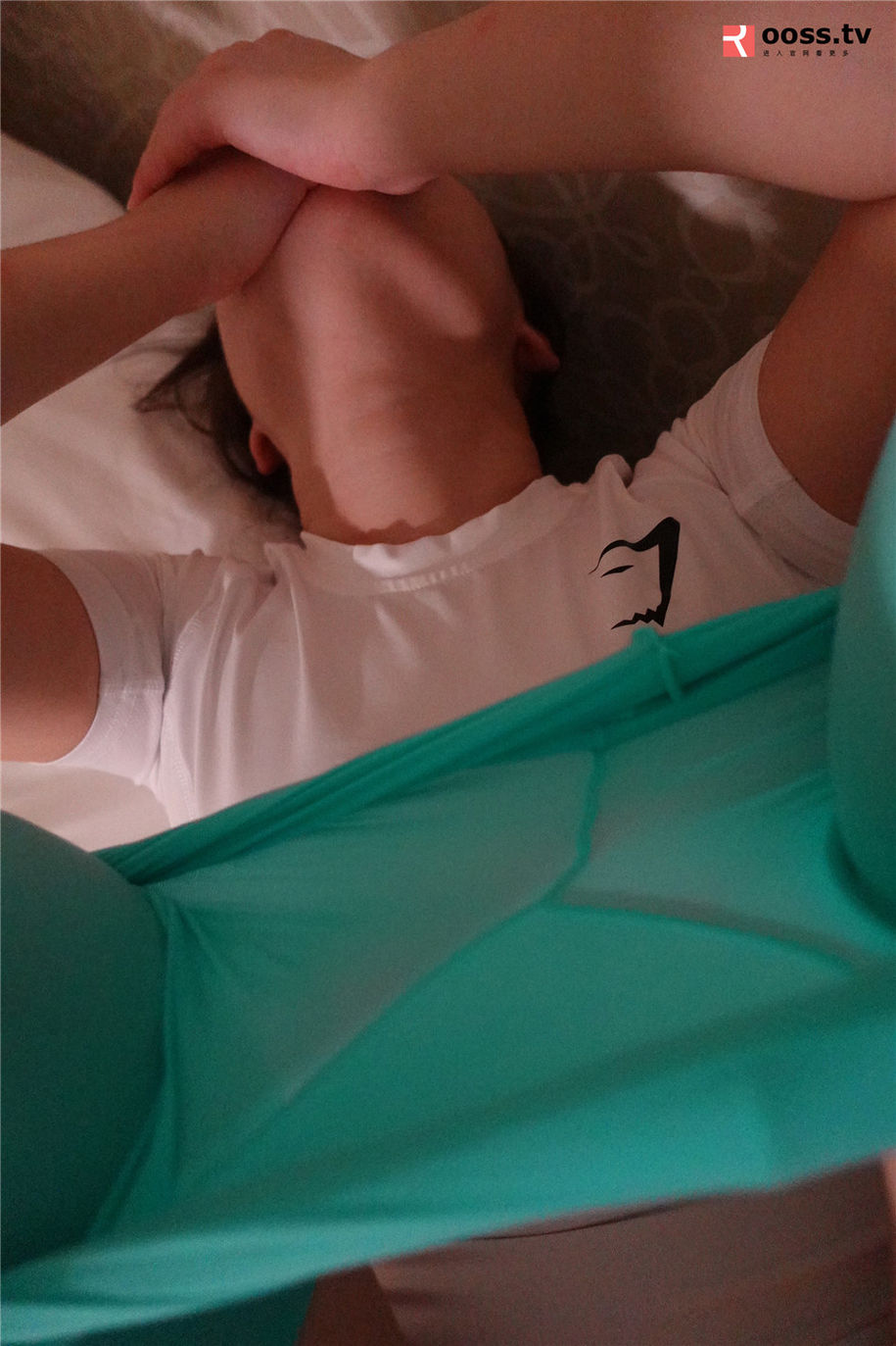 ROSI写真  丝袜少妇丰满美臀诱惑写真集(第28页)