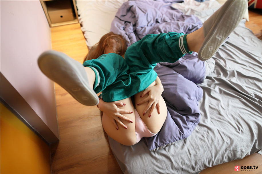 ROSI写真  风骚学生妹性感内衣床上诱惑私拍图片(第44页)