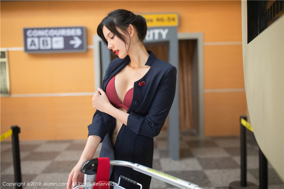 极品美女空姐阿朱制服内衣酥胸诱惑写真集(第36页)