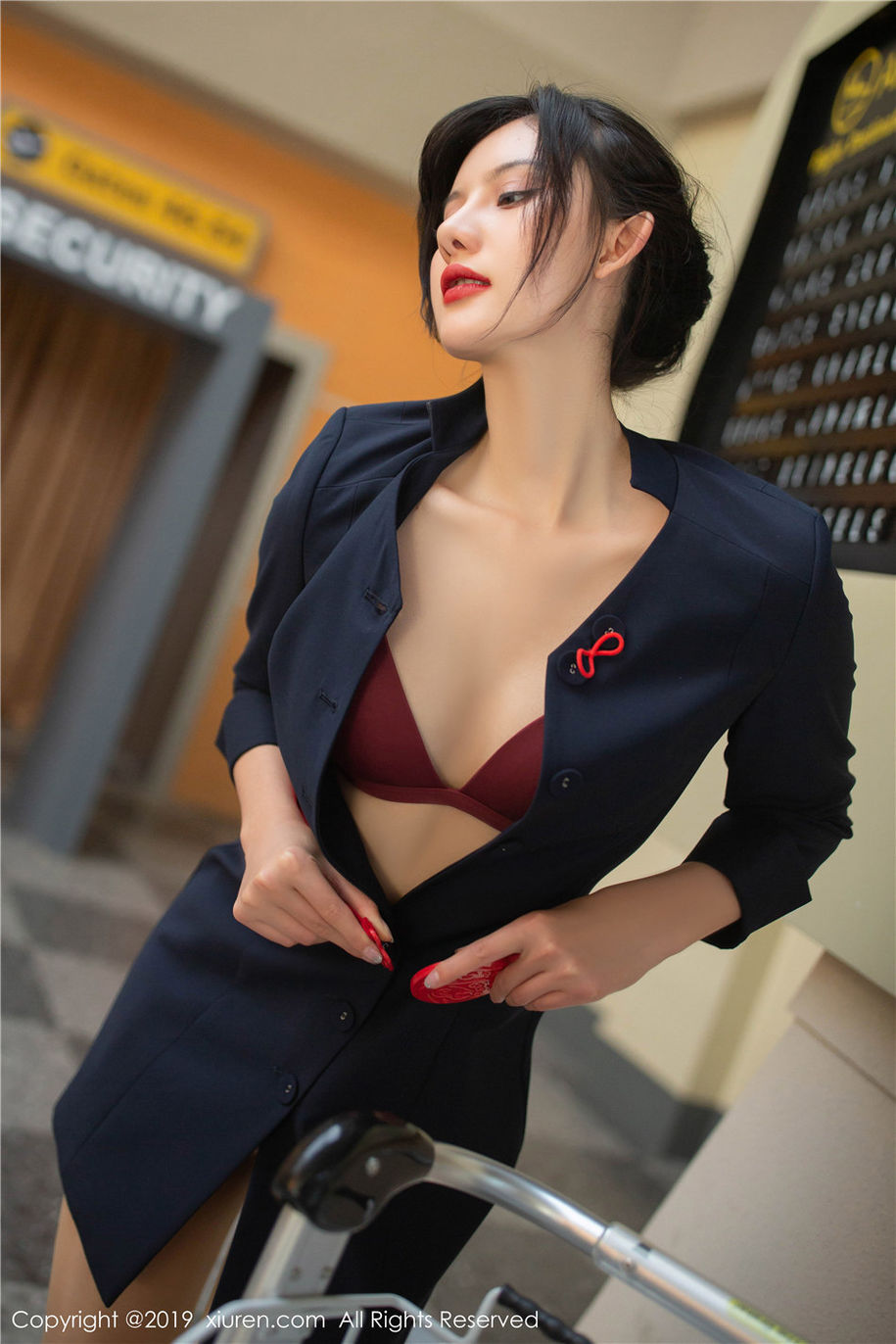 极品美女空姐阿朱制服内衣酥胸诱惑写真集(第38页)