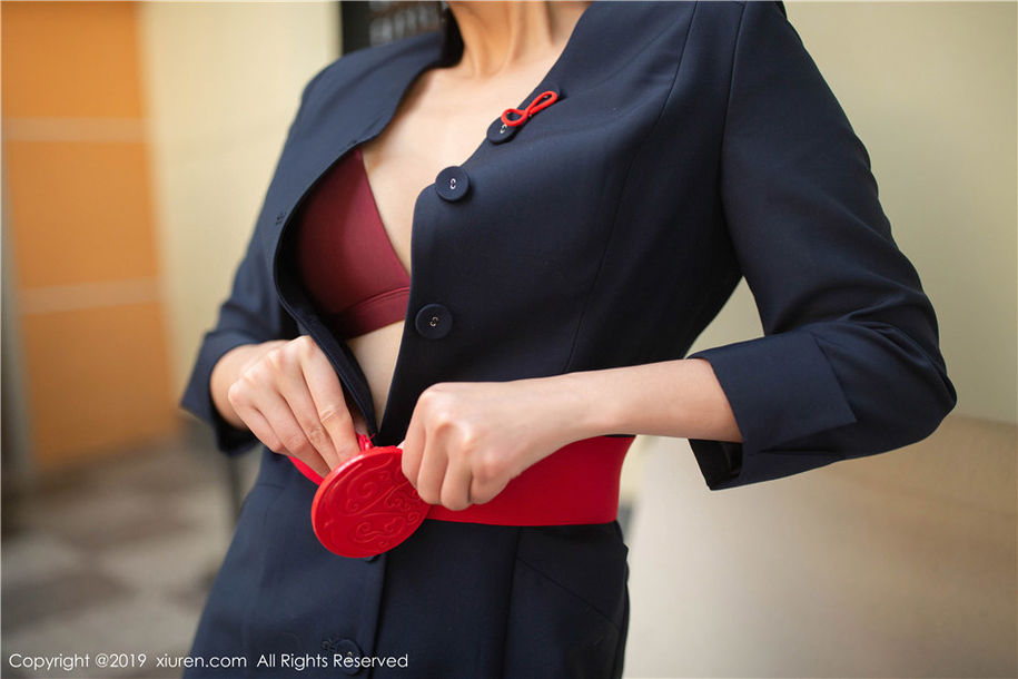 极品美女空姐阿朱制服内衣酥胸诱惑写真集(第44页)