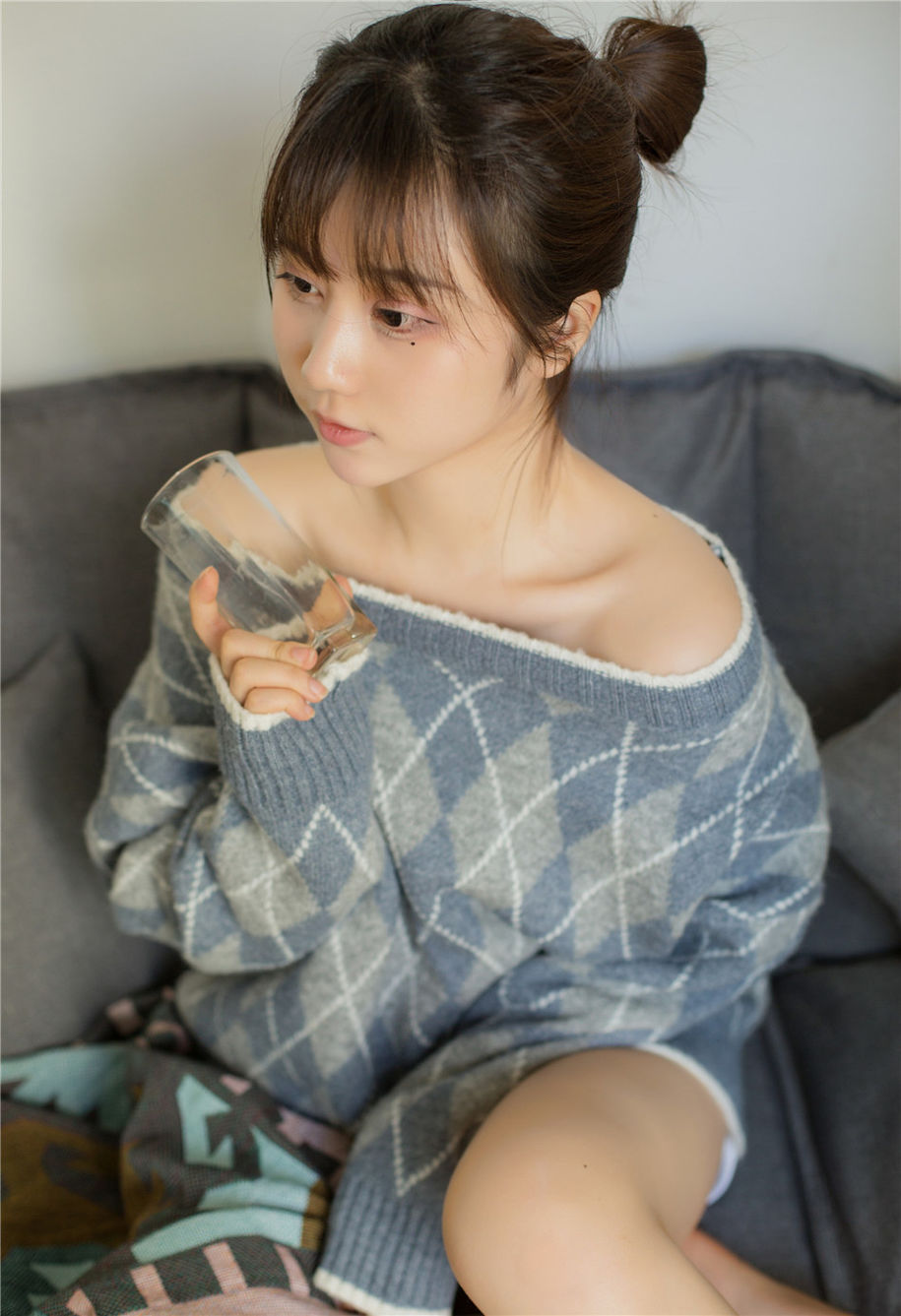 00后美女家居服美腿诱惑写真集(第25页)